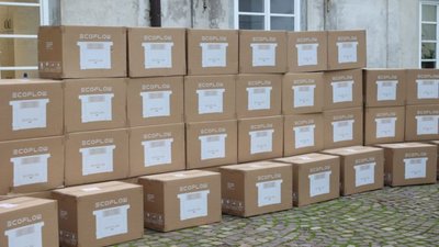 Львів передав прикордонникам 50 зарядних портативних електростанцій