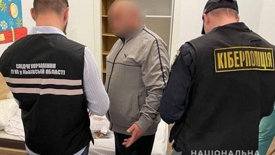 На Львівщині іноземець зчитував інформацію із банківських карток