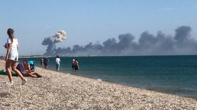 У Криму в районі військового аеродрому лунають потужні вибухи (ФОТО, ВІДЕО)