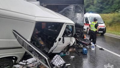 На Львівщині автобус потрапив у ДТП, є постраждалі (ФОТО, ВІДЕО)