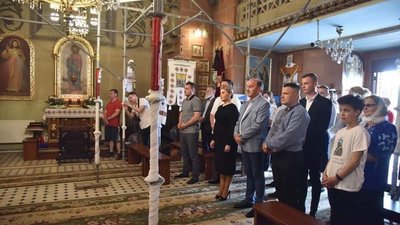 Тимошенко у Львові помолилась у церкві (ФОТО, ВІДЕО)