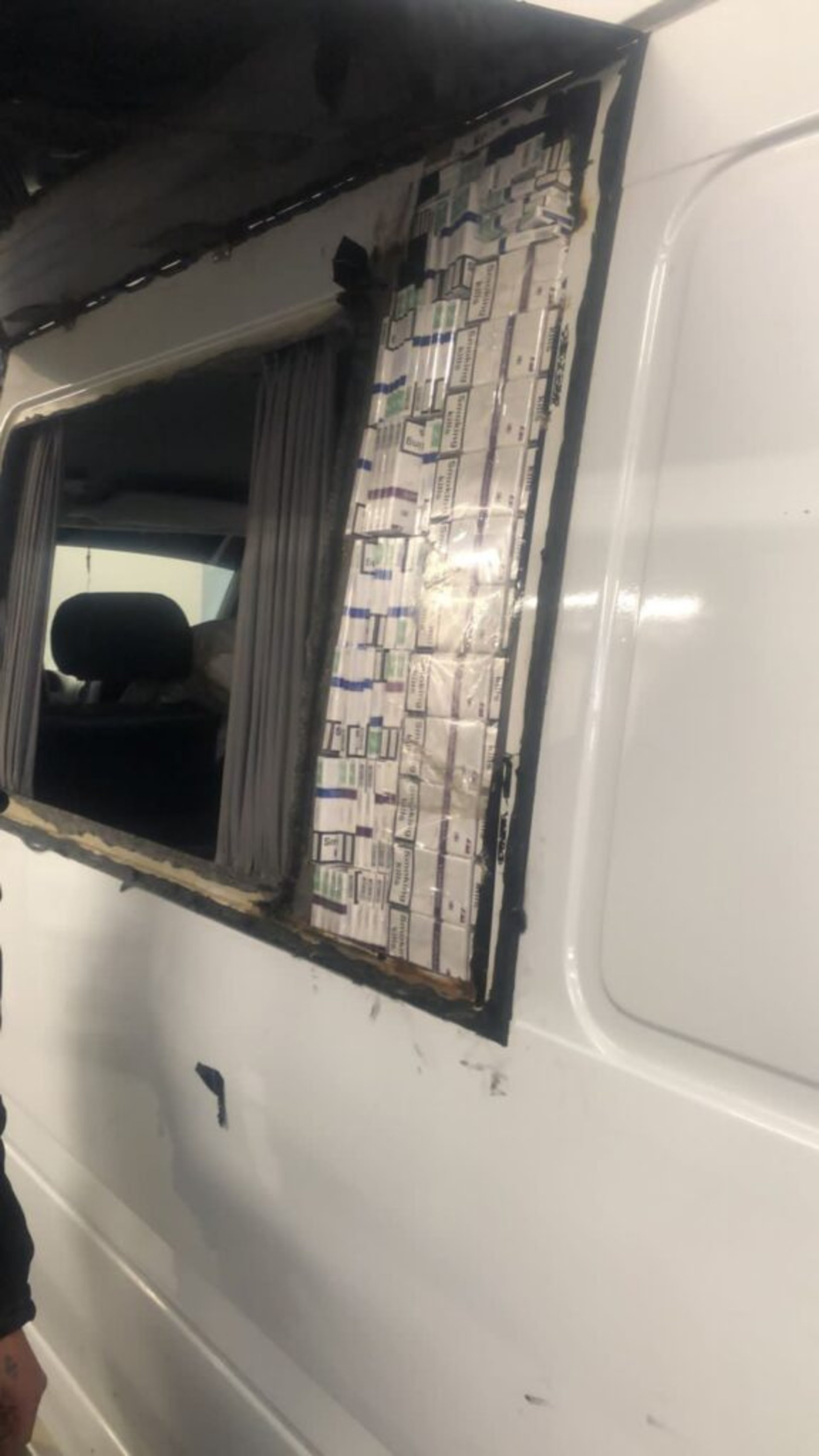 На кордоні з Польщею 19-річний чоловік втратив автомобіль через куриво