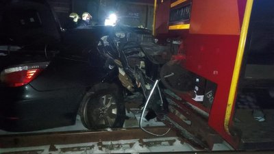 На Львівщині автомобіль влетів у поїзд (ФОТО)