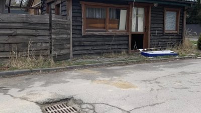 У Львові біля люків утворились ями (ФОТО)