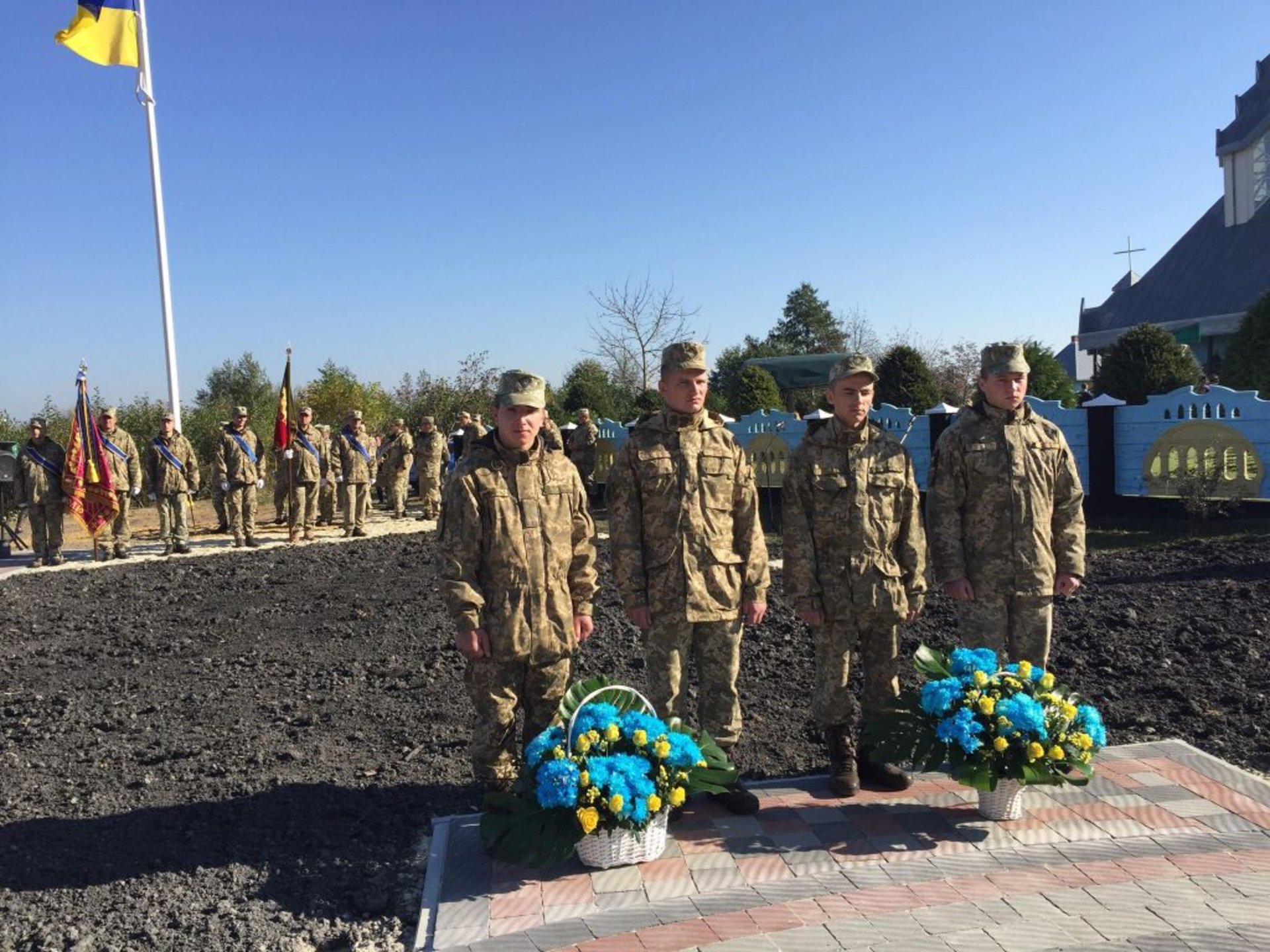 На Яворівщині відкрили меморіал пам’яті воїнам 24-ї Королівської бригади. Фото Юра Кенцало 4studio