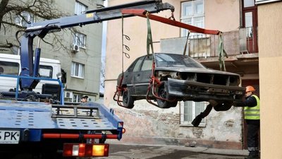 Досвід Львова у вирішенні проблеми покинутих автівок переймають інші міста