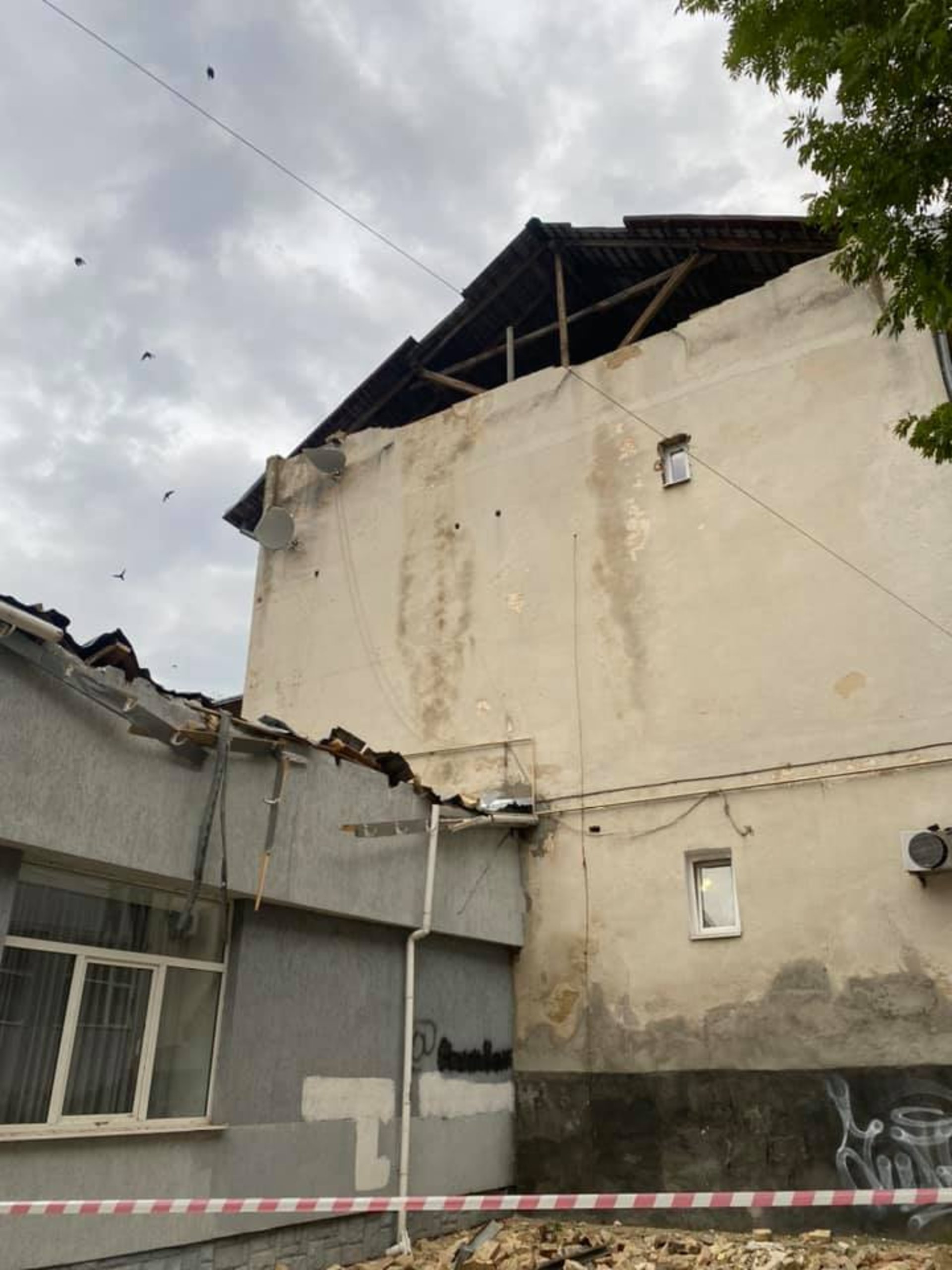 У Львові обвалилась стіна житлового будинку, фото Володимир Лесик