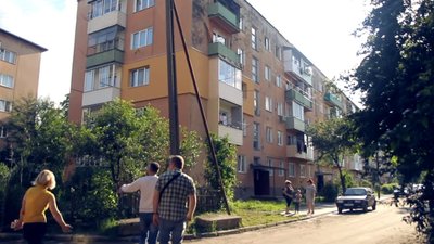 У Дрогобичі вода підмиває багатоповерхівку  (ВІДЕО)