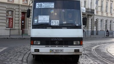 Суд дозволив приміським маршруткам їздити вулицями Львова