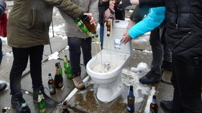 Галичани вимагають припинити перетворювати Львів на алкогольну столицю
