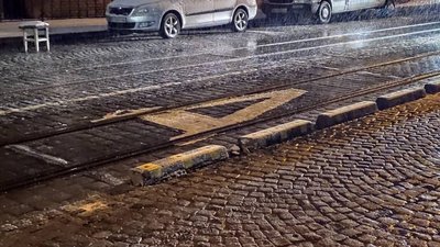 Як у Львові пошкодили делініатори Садового (ФОТО)