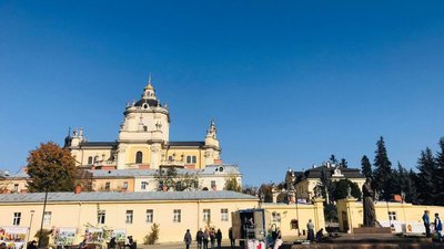 Львівський губернатор пішов до церкви (ФОТО)