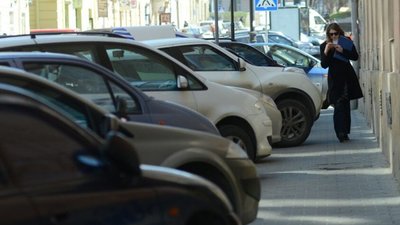 У Львові міськрада закликала фотографувати неправильно припарковані машини