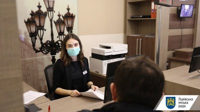 У ЦНАПах Львова встановлять захисні екрани для адміністраторів за 188 тисяч
