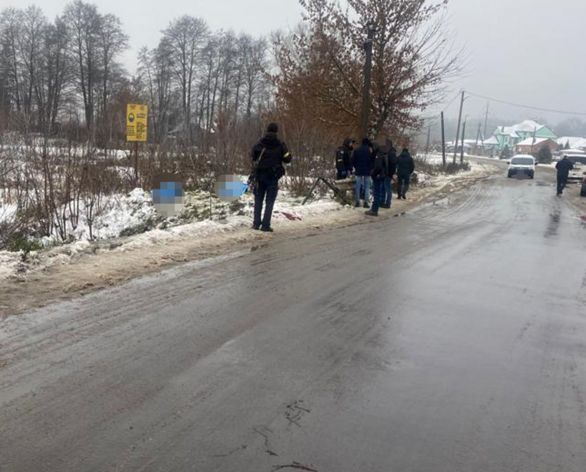 На Волині автівка злетіла в річку, двоє людей загинули