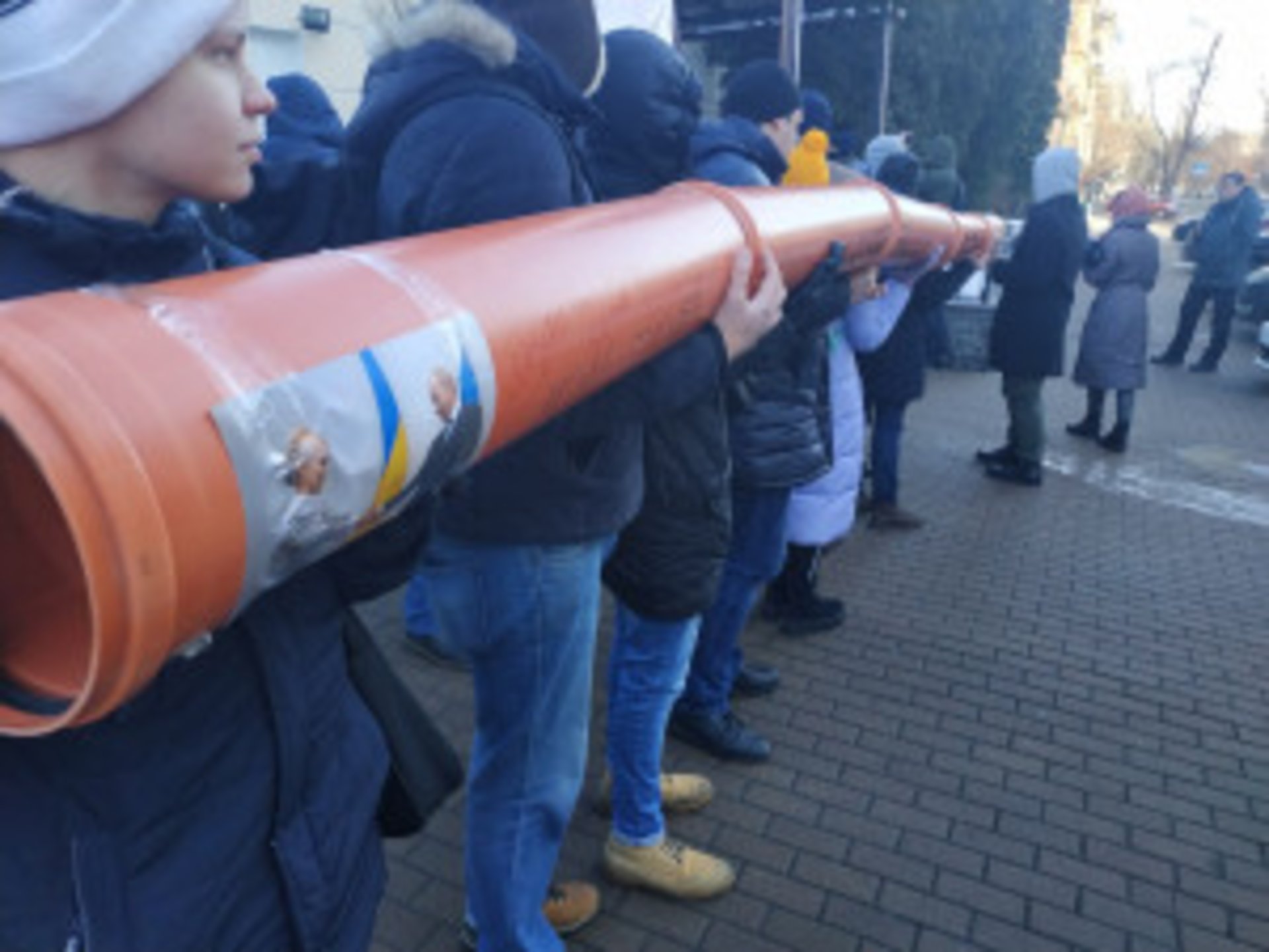 «Юлі -труба, Україні – незалежність!» – молодь нагадала Тимошенко про газові контракти