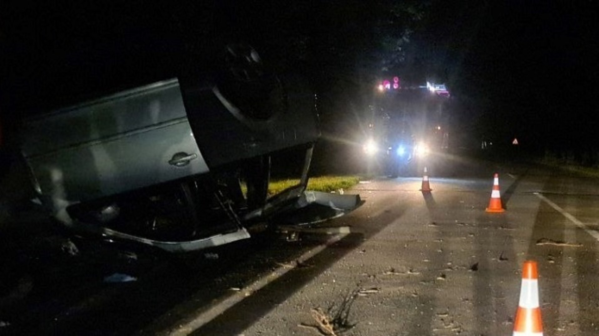 Біля Києва автомобіль з 10 особами перекинувся на дах, двоє загиблих