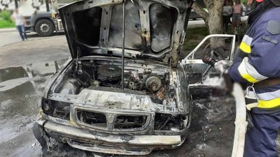 На Львівщині згоріла "Волга" (ФОТО)