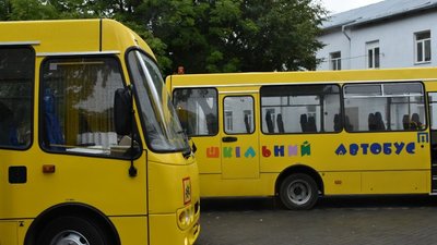 У Мостиському районі навчальні заклади отримали нові шкільні автобуси