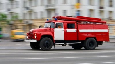 На Львівщині під час руху загорівся завантажений дерев’яними піддонами мікроавтобус