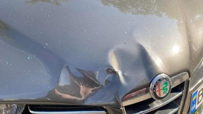 У Львові вночі пошкодили елітний автомобіль (ФОТО)