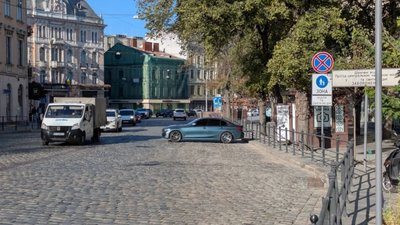 У центрі Львова у понеділок зранку не працюють муніципали Садового