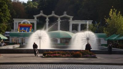 У Львові у парку намагаються проштовхнути житлову забудову