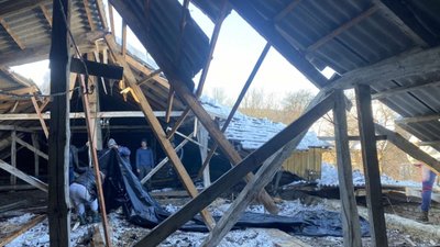 У Підлісецькому ЗЗСО І-ІІ ступенів завалилася частина покрівлі (ФОТО)