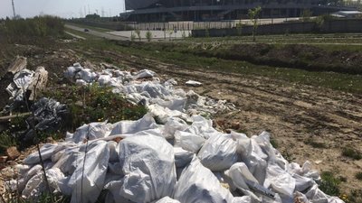 Поблизу стадіону "Арени-Львів" виявили сміттєзвалище (ФОТО)