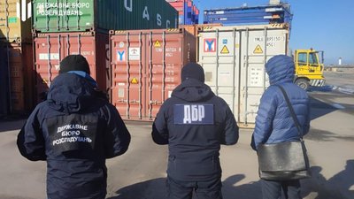 ДБР виявило на Одеській митниці ще майже 250 прихованих від розмитнення контейнерів