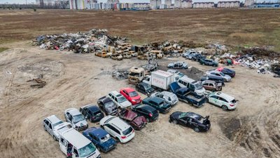 Кладовище розстріляних авто цивільних в місті Буча на Київщині (ФОТО)