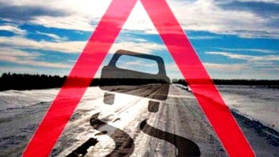 У райцентрі на Львівщині водій легковика збив електроопору: рух перекрито, мешканці без світла