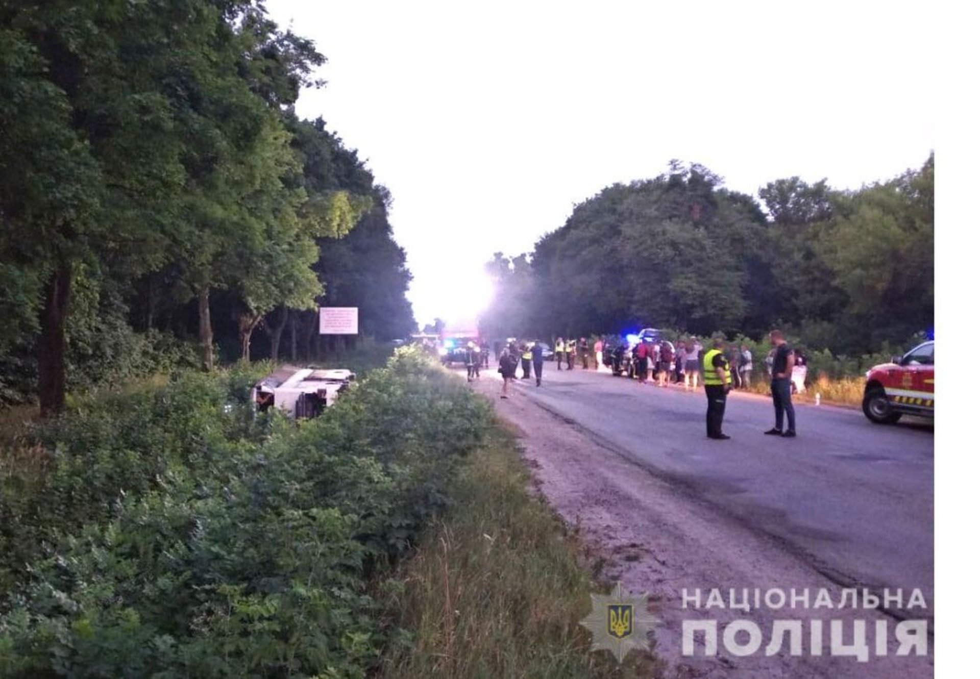 На Рівненщині автобус вилетів у кювет, 16 осіб постраждало