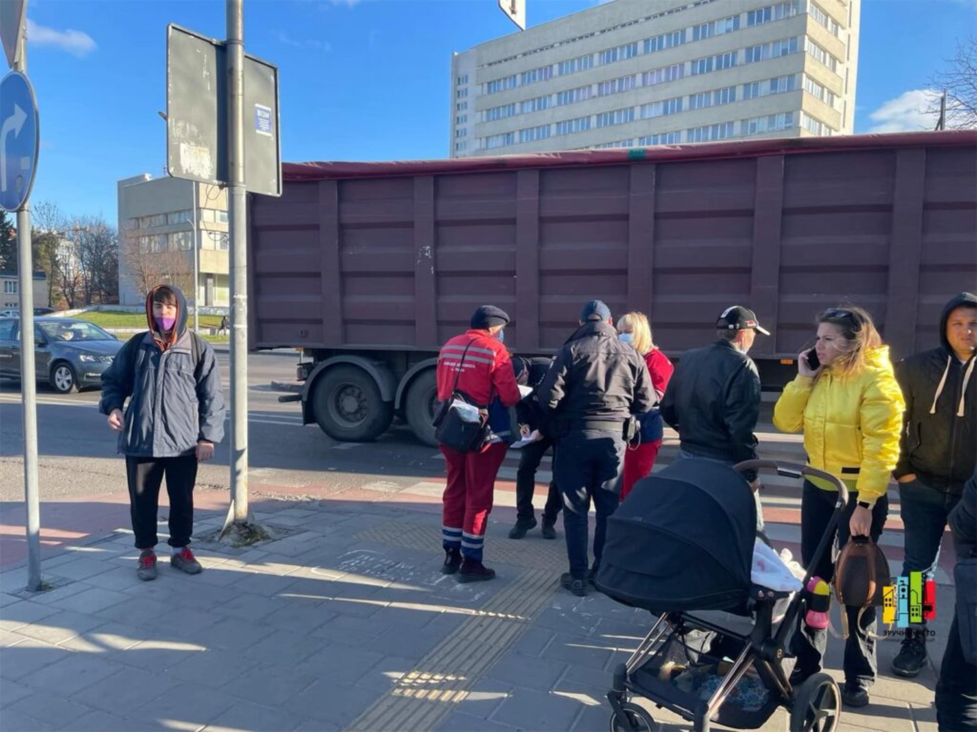 У Львові збили хлопця на самокаті, фото Зручне місто