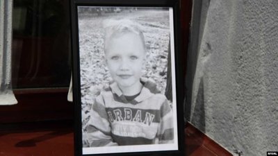 У Львові біля управління поліції запалили лампадки в пам’ять про вбитого хлопчика