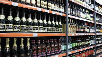 У Дрогобичі продавця оштрафували на 6 тис грн за продаж алкоголю неповнолітній