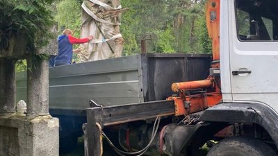 У Брюховичах демонтували ще один «памʼятник» (ФОТО)
