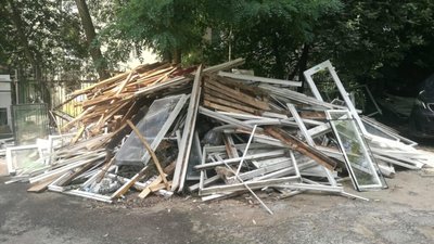 Садовий забув вивезти будівельне сміття з місця ракетного обстрілу у Львові (ФОТО)