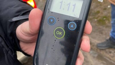 На Сихові п’яний 18-річний водій не розминувся з табличкою (ФОТО)