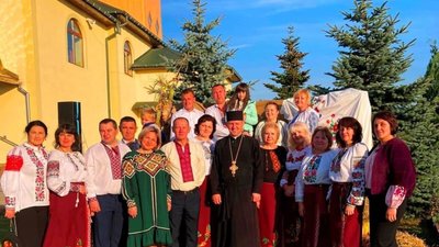 Парафіяни однієї з церков Яворівщини зібрали 150 тис. грн на авто для ЗСУ