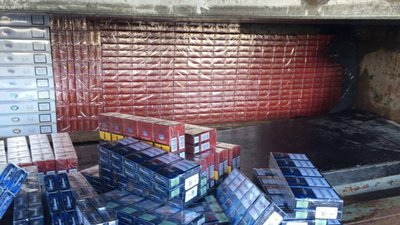 Прикордонники на Львівщині виявили чималу партію контрабандних цигарок
