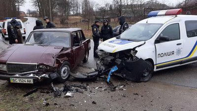 На Львівщині розбили автомобіль поліції (ФОТО)