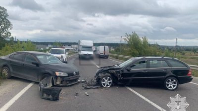На Львівщині сталось лобове зіткнення автомобілів