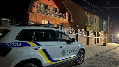 Поліція Закарпаття затримала чоловіка, який кинув гранату на подвірʼя депутата облради