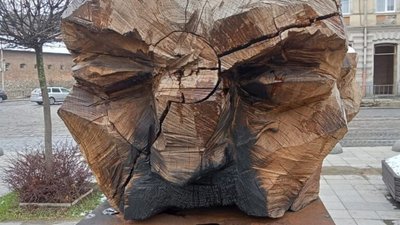 У Львові милує око перехожим памʼятник Садовому