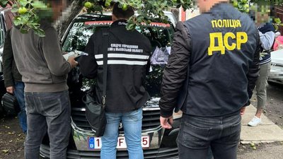 На Львівщині заблокували схему ввезення авто під приводом гуманітарної допомоги