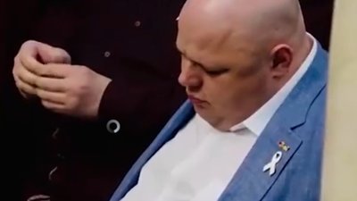 «Слуга народу» Микола Стефанчук заснув у залі Ради