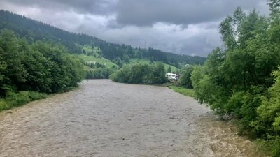 У Чорному Черемоші на метр піднялась вода (ФОТО)