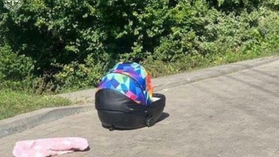 У Львові чоловік забув люльку з дитиною на даху автомобіля та поїхав