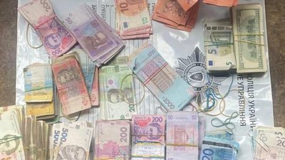 У Стрию чоловіки викрали з автомобіля понад півмільйона гривень (ФОТО)